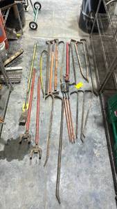 lot 17879 image: Pry Bars, Pipe Benders