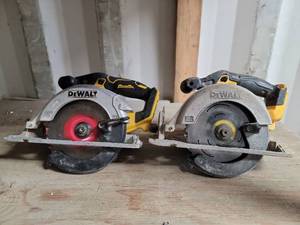 lot 17880 image: DeWalt 20V MAX Cordless Circular Saw Set - DCS565 and DCS391