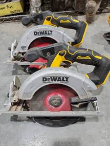 lot 17883 image: DeWalt DCS565 20V Brushless Circular Saw Set