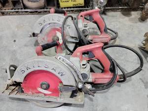 lot 17888 image: Skilsaw SPT77WML Worm Drive Circular Saw Set 7-14 Inch