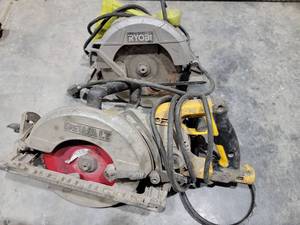 lot 17890 image: Mixed Lot of Electric Circular Saws - DeWalt and Ryobi