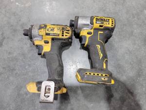 lot 17893 image: DeWalt 20V MAX Cordless Impact Driver Set