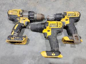 lot 17896 image: DeWalt 20V MAX Cordless Drill Set