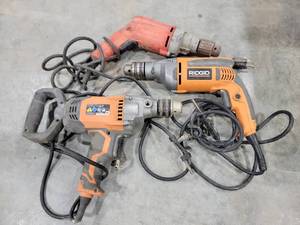 lot 17902 image: Mixed Brand Corded Power Drill Set