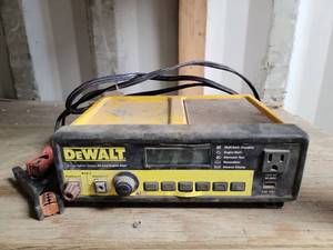 lot 17911 image: DeWalt DXAEC80 30 Amp Battery Charger 80 Amp Engine Start