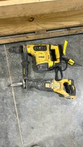 lot 17916 image: DeWalt Power Tool Set - Rotary Hammer Drill and Reciprocating Saw