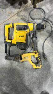 lot 17924 image: DeWalt Electric Demolition Hammer and Brushless Hammer Drill
