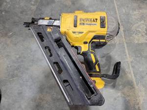 lot 17926 image: DeWALT 20V Brushless Cordless Framing Nailer with Case