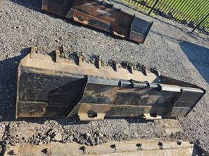 lot 13310 image: Heavy Duty Excavator Bucket with Teeth