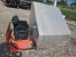 lot 13329 image: Commercial Fuel Tank