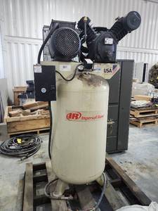 lot 16695 image: Ingersoll Rand Industrial Air Compressor with Tank