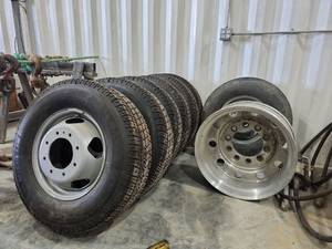 lot 16699 image: Commercial Truck Tires and Steel Wheels Set