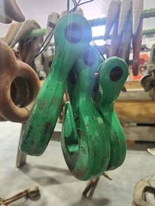 lot 16737 image: Set of 3 Green Slip Hooks