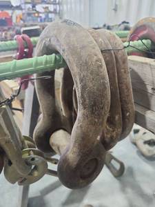 lot 16745 image: Large Pulleys and Rigging Hardware
