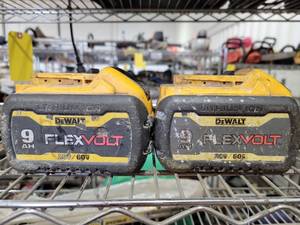 lot 17936 image: DeWalt 20V FlexVolt 9Ah Battery Pack Set