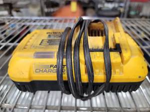 lot 17940 image: DeWalt DCB118 20V MAX Lithium Ion Fast Charger
