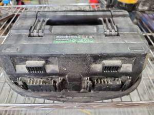 lot 17941 image: Metabo HPT UC18YTSL Multi Port Battery Charger
