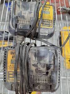 lot 17949 image: DeWalt DCB112 12V20V MAX Lithium Ion Battery Charger