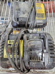 lot 17950 image: DeWalt DCB112 12V20V Max Lithium Ion Battery Charger