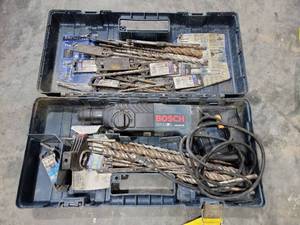 lot 17957 image: Bosch Bulldog Rotary Hammer Drill with SDS Drill Bit Set