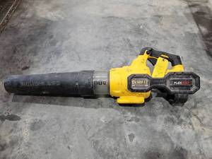 lot 17959 image: DeWalt DCBL772 60V MAX FlexVolt Brushless Cordless Leaf Blower
