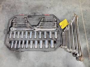 lot 17965 image: Socket Set with Combination Wrenches Tool Kit