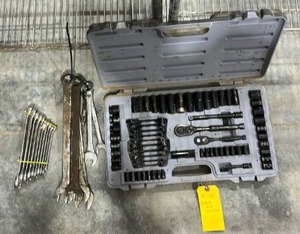 lot 17969 image: Mechanic Tool Set with Socket Wrench Kit and Combination Wrenches