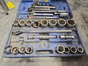lot 17982 image: Socket Wrench Set with Extensions and Blue Carrying Case