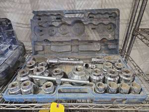 lot 17986 image: Professional Socket Set with Ratchet Handle and Extension Bars