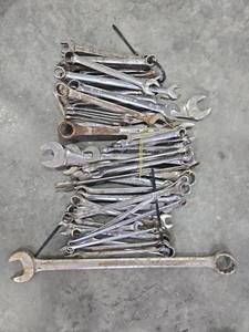 lot 17990 image: Mixed Lot of Combination Wrenches and Open End Wrenches