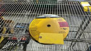lot 18161 image: DeWalt FlexVolt 9 Inch Metal Cutting Wheels Set of 20