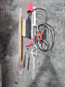 lot 18164 image: Mixed Hand Tools and Automotive Accessories Lot