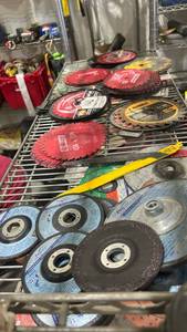 lot 18182 image: Mixed Lot of Circular Saw Blades and Grinding Discs
