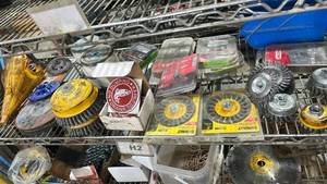 lot 18187 image: Mixed Power Tool Accessories and Wire Brushes Collection Chain Saw Chains