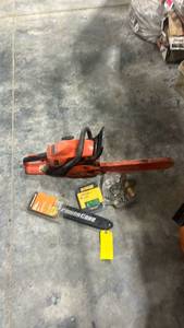 lot 18195 image: Echo CS-310 Gas Powered Chainsaw with Accessories
