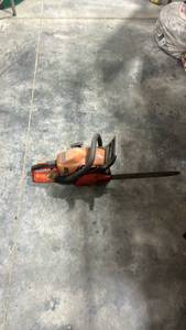 lot 18196 image: Echo Gas Powered Chainsaw with Bar and Chain