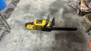 lot 18198 image: DeWalt FlexVolt Brushless Cordless Chainsaw
