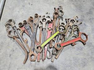 lot 18214 image: Large Collection of Mixed Hand Tools and Wrenches