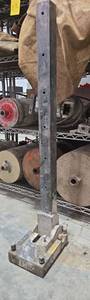 lot 18217 image: Heavy Duty Steel Lifting Jack with Base