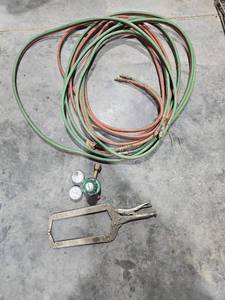 lot 18233 image: Oxy-Acetylene Welding Kit with Hoses, Regulator, and #18 Clamp