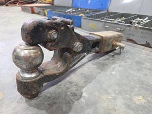 lot 18248 image: Heavy Duty Trailer Hitch with 2 516th in Ball