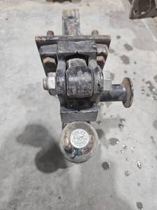 lot 18250 image: 20,000lb Heavy Duty Trailer Hitch with Safety Chain 2-516