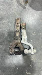lot 18258 image: Heavy Duty Trailer Hitch Drop Adjustable Tow Bar Kit