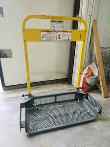 lot 13337 image: JLG 36x96 Inch Boom Lift Work Platform