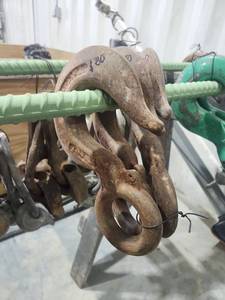 lot 16751 image: Lifting Hooks Set