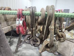 lot 16753 image: Chain and Hook Hardware Collection