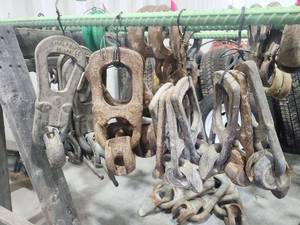 lot 16756 image: Pulley Block Collection