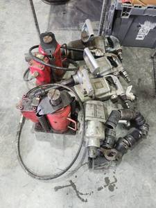 lot 16790 image: Industrial Equipment Lot - Hydraulic Jack and Construction Tools