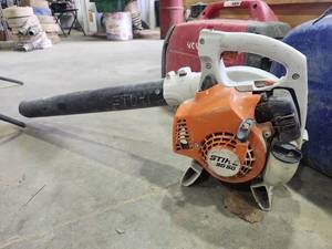 lot 16802 image: STIHL BG 50 Gas-Powered Leaf Blower