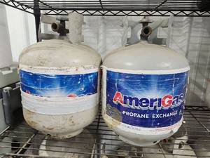 lot 16816 image: AmeriGas 15lb Propane Tanks - Set of 2